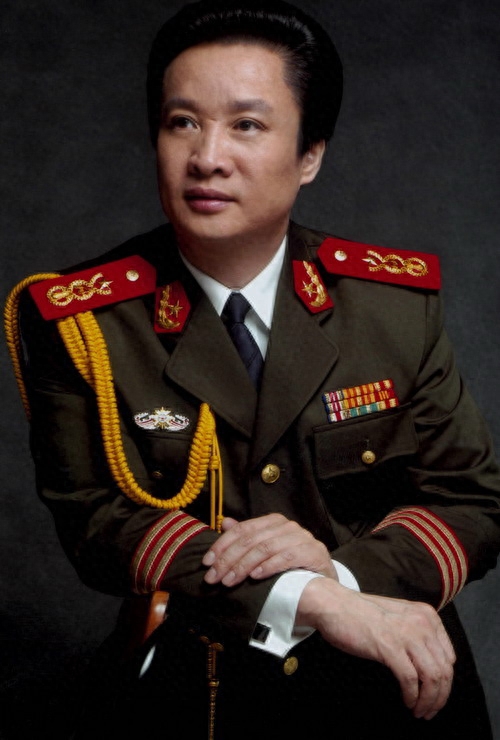 66岁阎维文:穿“天价”衣服,开班“圈钱”,评论区“已沦陷”