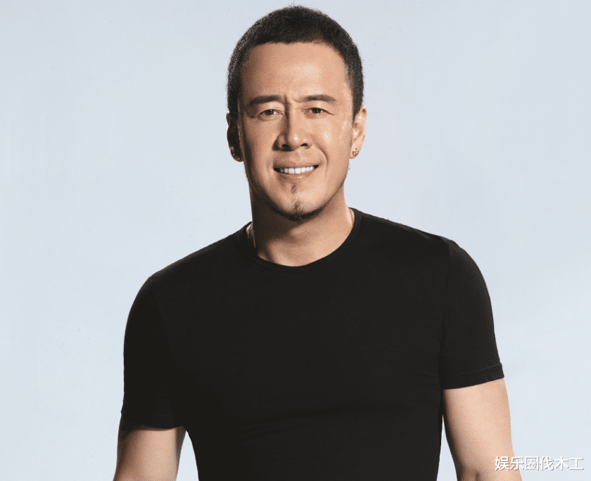 杨坤19字悼念李玟！称抑郁仍吃药，身体像灌满水泥，沦落工地卖唱