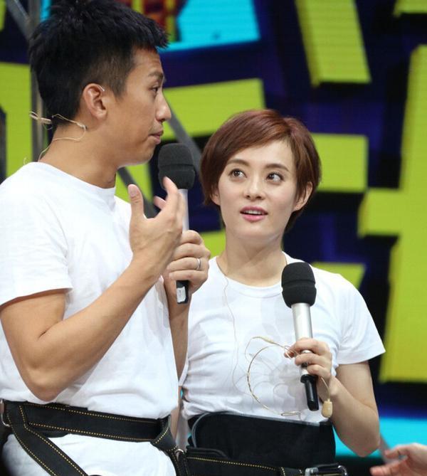 婚变?邓超被曝出轨19岁嫩模,孙俪深夜发文:再见了婚姻!