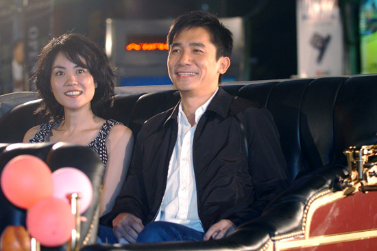 54岁王菲回香港聚会!与梁朝伟贴脸合照笑容灿烂,满面红光显年轻