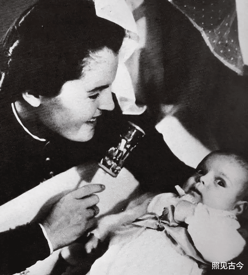 罗密:演活了茜茜公主,14岁独子离世10个月后,43岁的她心碎而亡