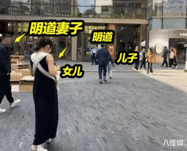 明道定居上海！与老婆穿情侣装看房，王婷萱怀抱女儿不插话好温柔