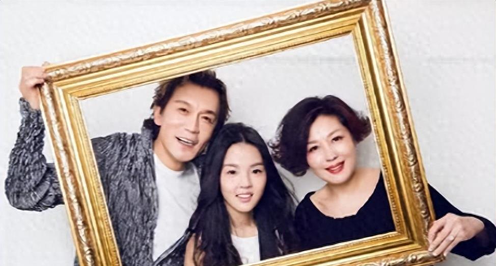 时隔5年李咏的死因被揭开，妻子哈文道破真相，遗体为何不运回国