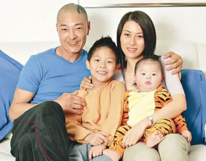 女星黎淑贤家中自杀，两任丈夫现身医院，任达华等众星悼念