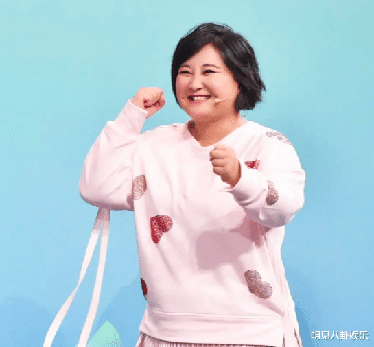 贾玲减肥成功,新片剧照瘦到不敢认,脸和腰比原来小了一大圈