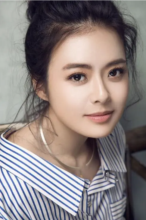 陈辰|主持人陈辰:与程雷和平分手,嫁歌手余笛生一子,婚后美满幸福