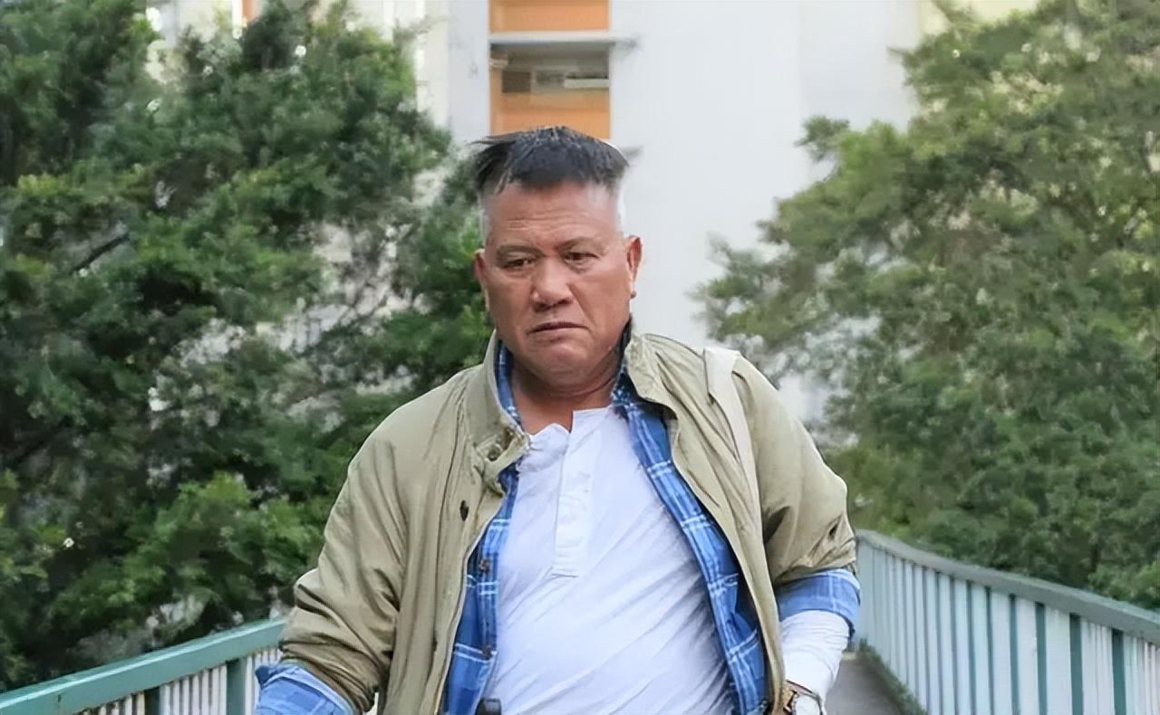 看67岁万梓良现在的处境，才知道，原来周润发早就把答案说出来了