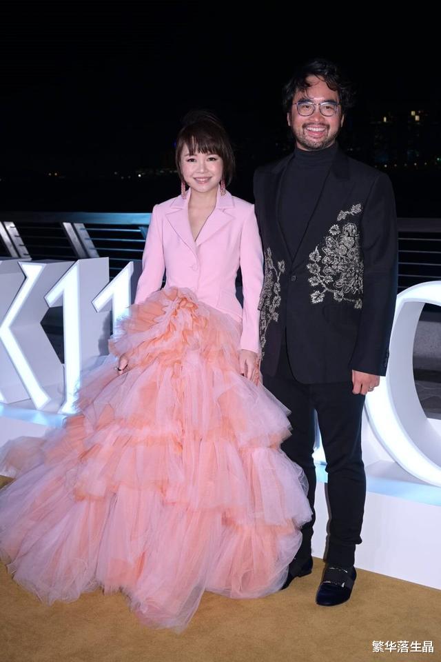 霍启刚和郑志刚同框，有说有笑关系融洽，他们有很多相同点