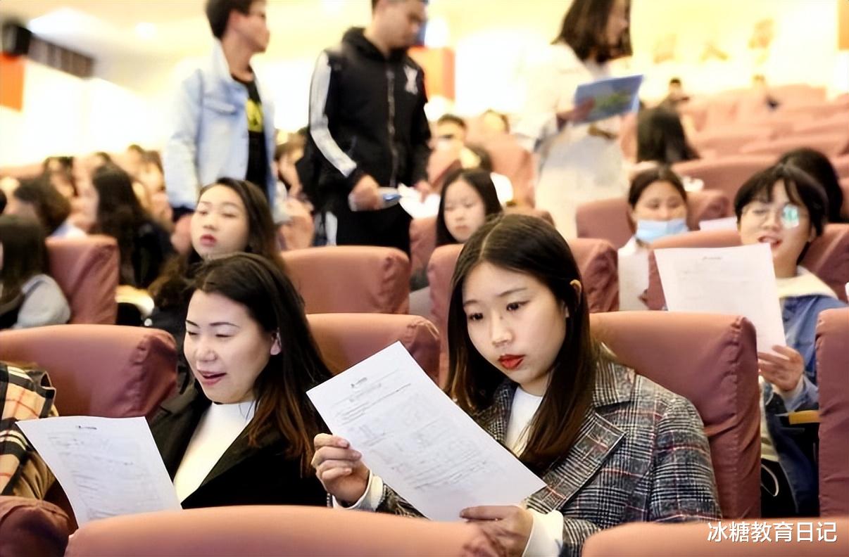 跳槽|95后女生升职被同事造黄谣,陷入抑郁后裸辞,细节曝光现实又扎心