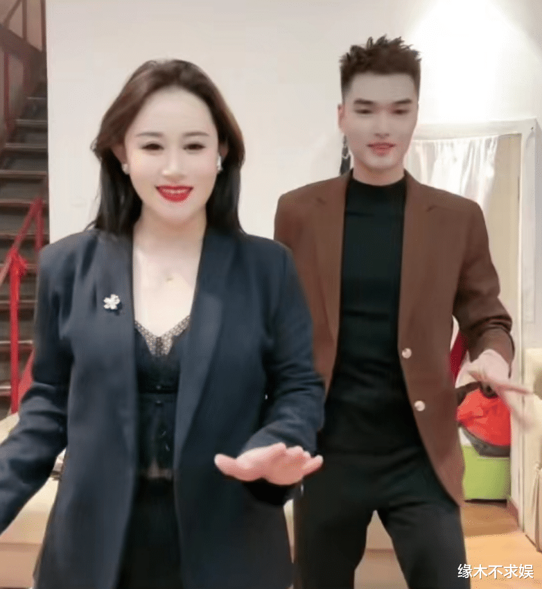 《乡村爱情》徐会计再婚!妻子是小其8岁漂亮演员,和刘丹反差大