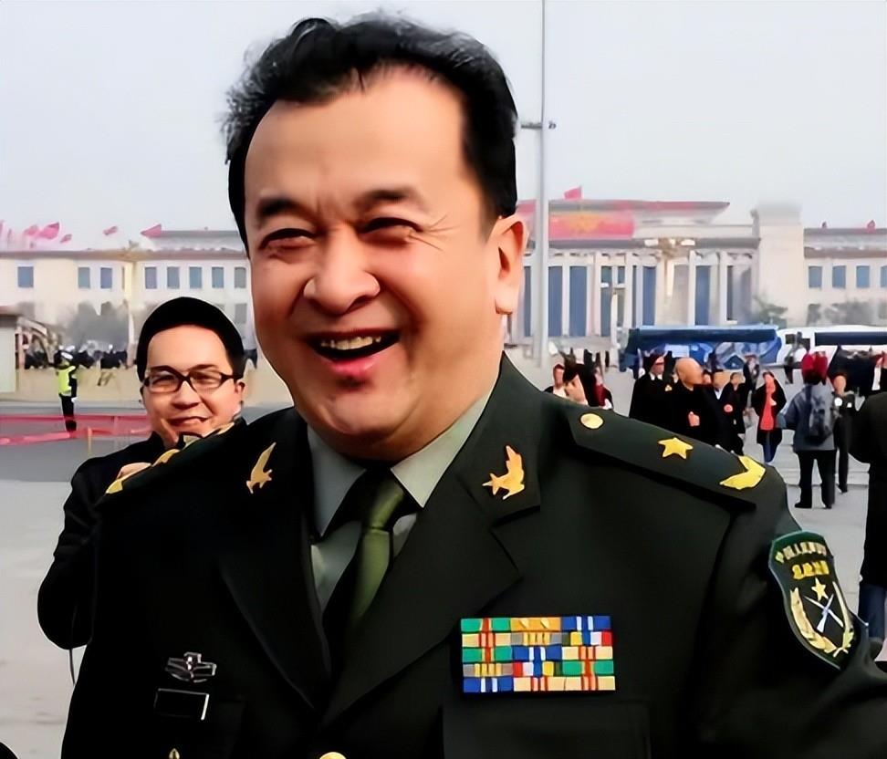 上午被免职，下午被带走！登上24年春晚却忽然消失的黄宏如今怎样？