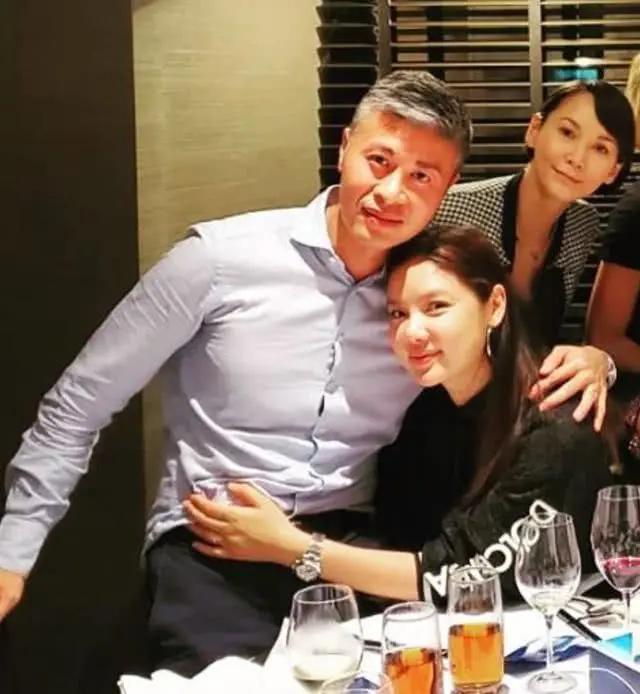 43岁乐基儿官宣离婚!与美国富商老公散伙,曾嫁天王黎明相爱4年