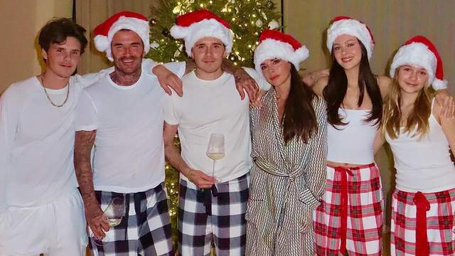 贝克汉姆家开圣诞睡衣派对，超欢乐，小七走在肉眼可见的变美路上