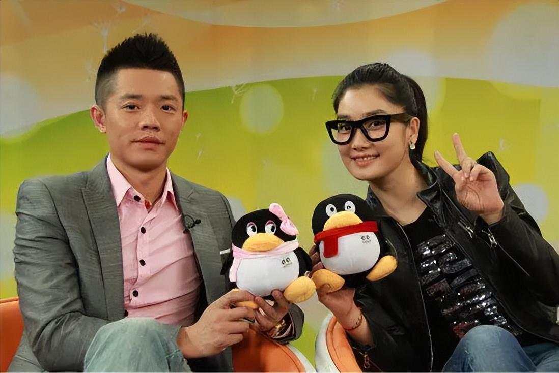 玲花与曾毅组成了"酷火组合",中间还有张洁加入改名叫"发神经组合"