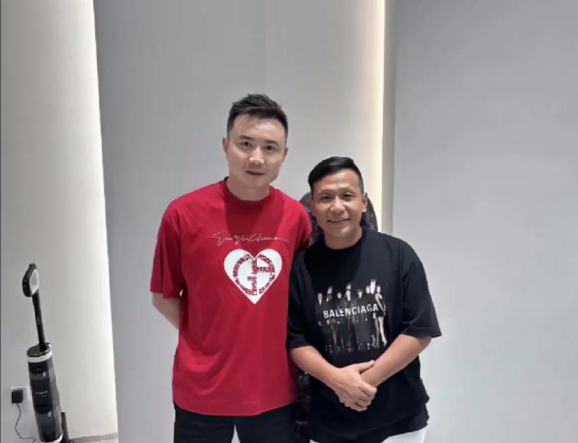 章子怡|章子怡在三亚度假被偶遇,应粉丝要求合影来者不拒,为人和善被盛赞