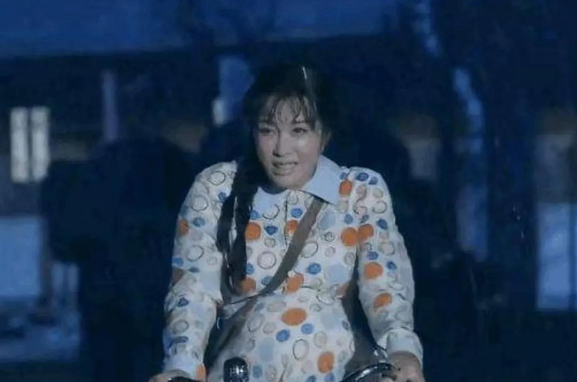 刘晓庆回应演少女争议:自信与实力之间的平衡艺术