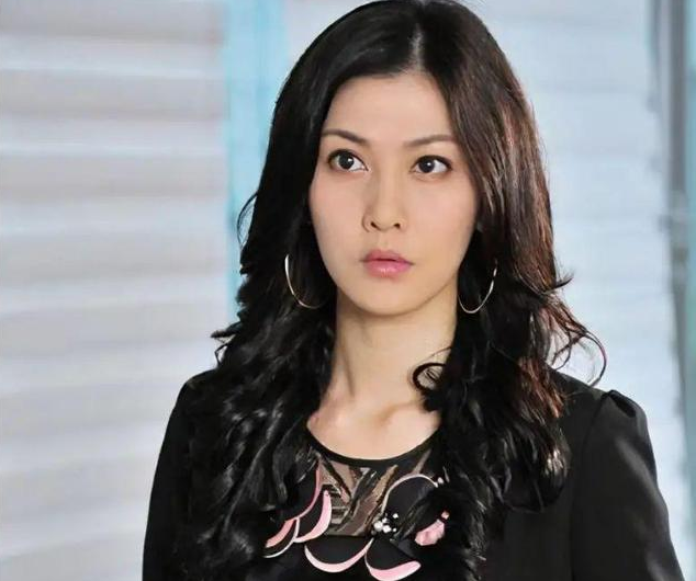 明星|“过气”明星看似人气衰退,背地里高价捞金的事情不少干!