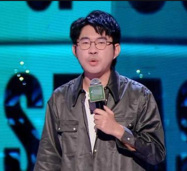 相声|新晋节目“脱口秀”，嘲讽事件频发生，被官方亲点名