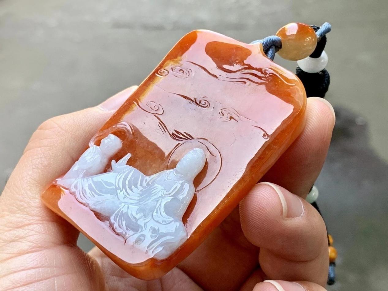 翡翠小入门:识别天然红翡的稀缺性。