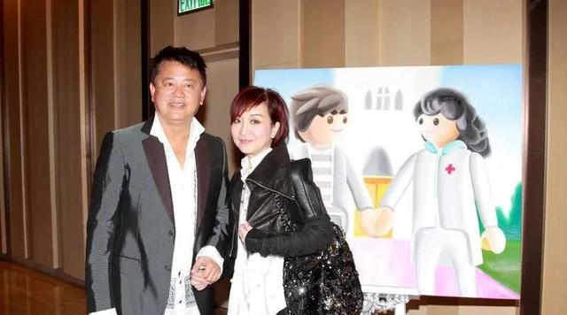 吴千语|香港谐星陈百祥满50万粉丝后,喜滋滋去申请黄V后被拒,委屈又无奈!