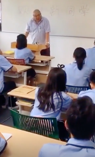 50岁戏骨近半年无戏拍，定居农村通下水道，穿花袄棉裤胡须皆白