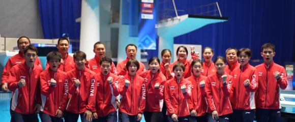 全红婵 16岁全红婵化妆抹口红，换新发型！晚上8点更新社媒，等我来