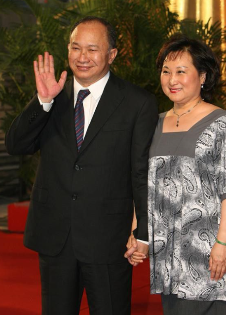 吴宇森:儿女都不结婚,和妻子双双身患癌症,现如今靠卖房子治病