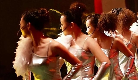 恒大集团创始人许家印已被国家强制执行，每年投入几千万的歌舞团被曝光！