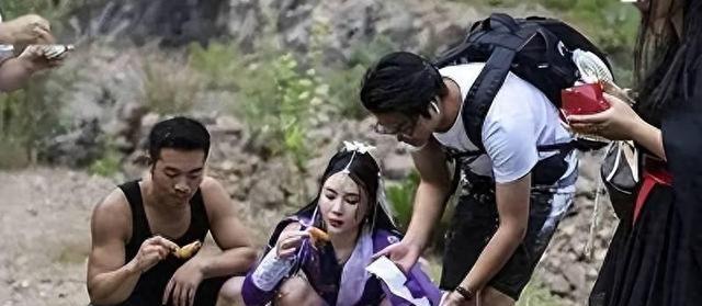 揭秘20万群演不为人知的一面：美女泛滥、懒汉遍地，裸替一天8000