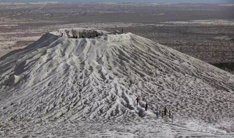 泥火山:自然界潜在的灾害,每年都会向人类靠近25米