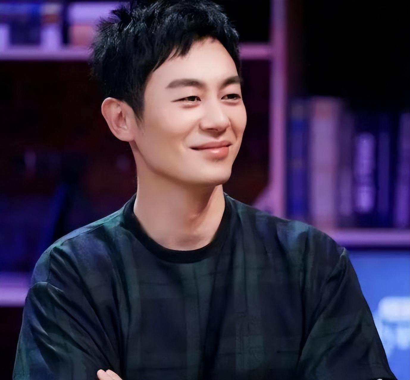 朱亚文|朱亚文:放弃白富美,娶妻沈佳妮,一家四口幸福生活