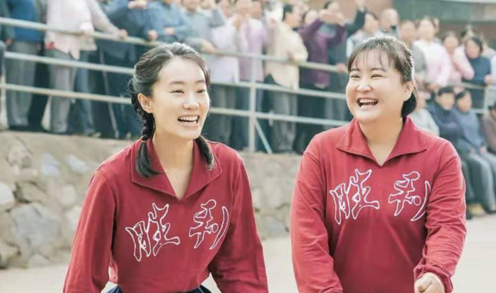 贾玲54亿到账, 被爆生子备孕, 暴瘦48斤, 又有腰了