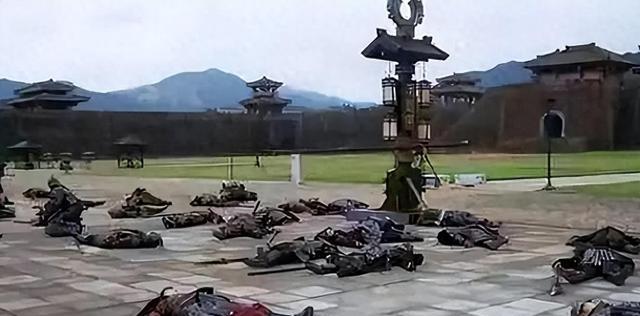 揭秘20万群演不为人知的一面：美女泛滥、懒汉遍地，裸替一天8000