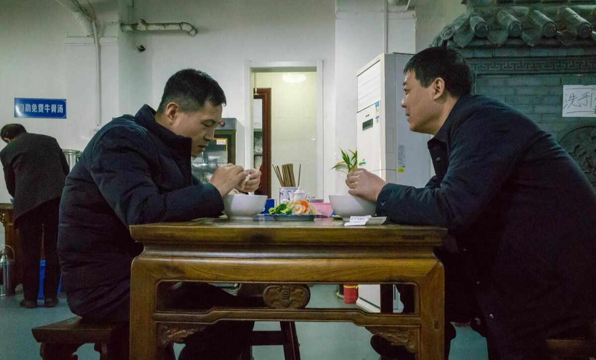 蛋糕|老公的表弟一个月来我家蹭饭20次,我做了几道大菜后他再也不来了