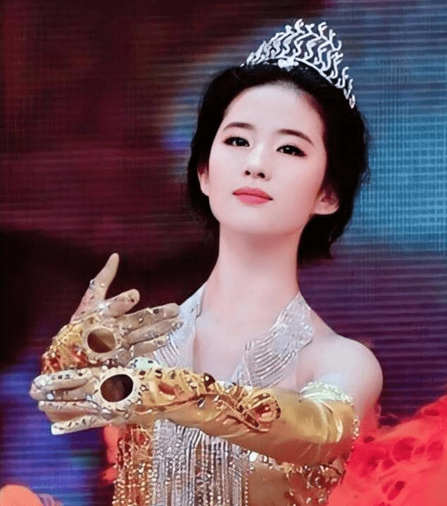 刘亦菲|刘亦菲：在干爹的扶持下成为一线女星，在干妈的打压下资源减少