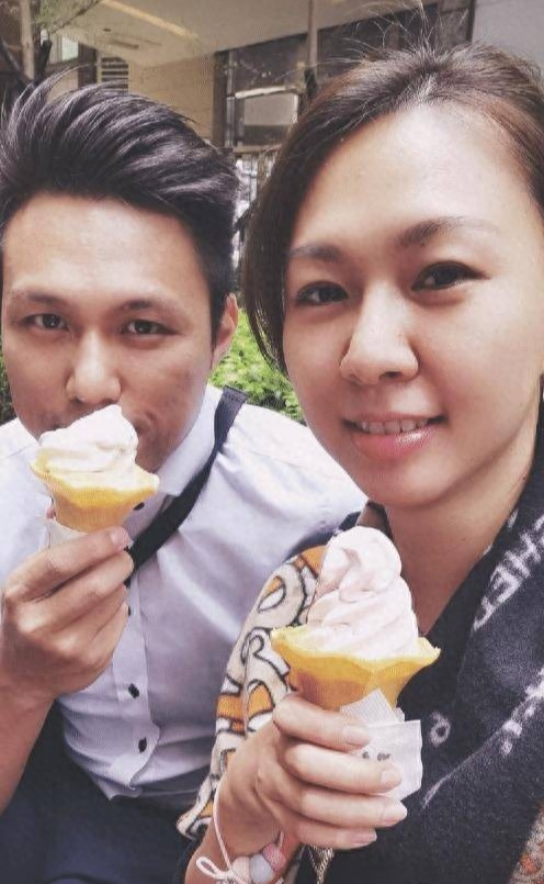 42岁卓依婷罕见露脸现身三亚，与她曾经的模样相比，简直判若两人