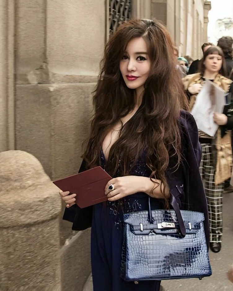 央视|被央视点名，逃税1.47亿的“捞金女王”劣迹斑斑！为啥被一堆人“点赞”？