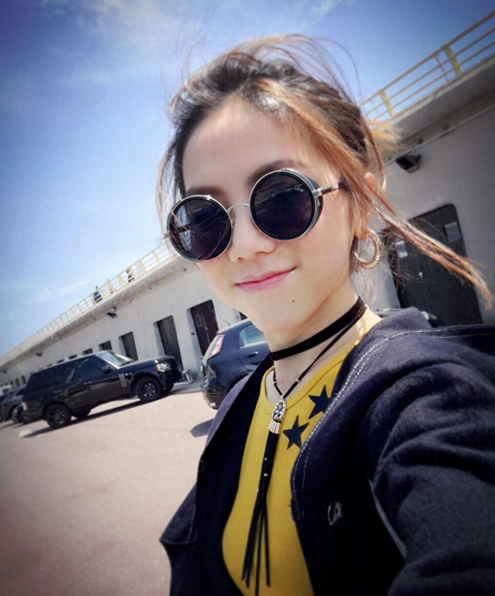 邓紫棋，还是一如既往的漂亮，与造型师男友感情稳定，疑似同居