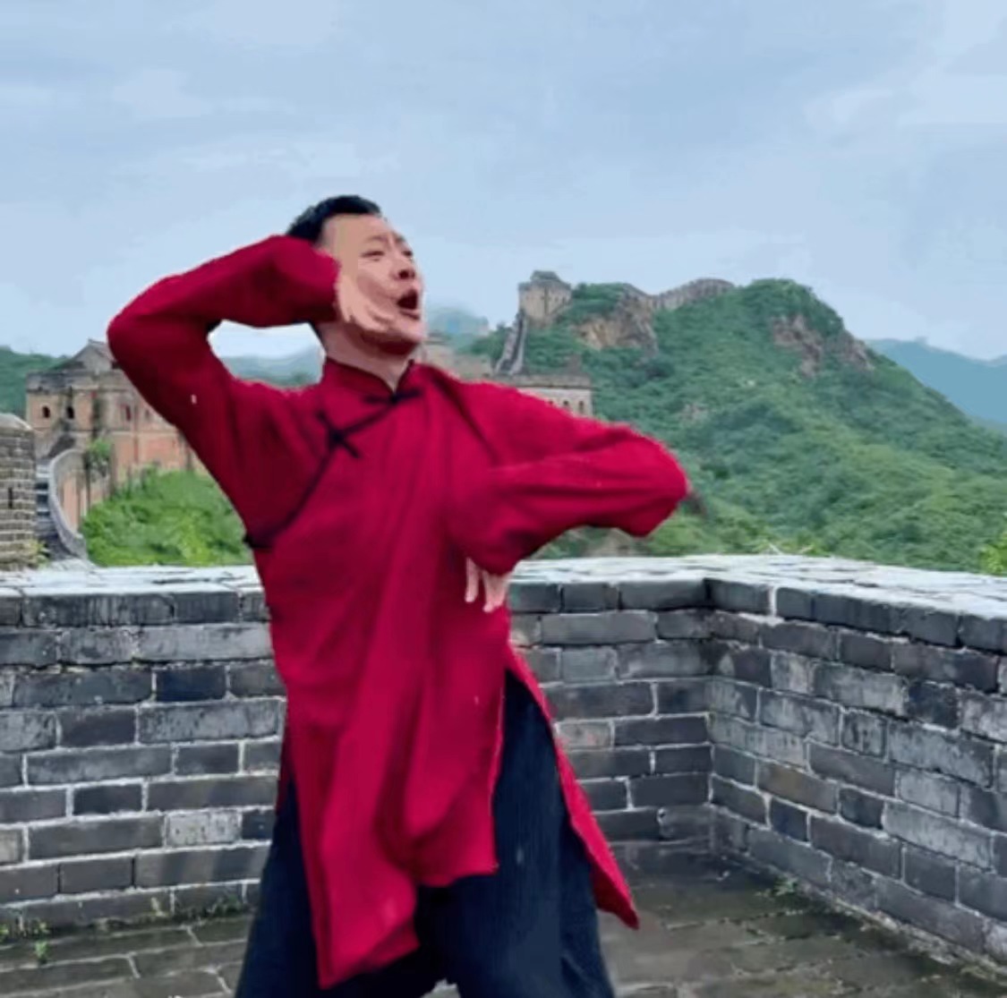 印小天|辽宁春晚印小天出彩！带偏搭档同跳印式舞蹈，眼神互动爆笑全场