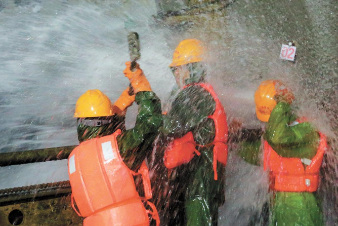 |地狱难度的大柱山隧道，历时12年建成，它的战略价值你没看懂