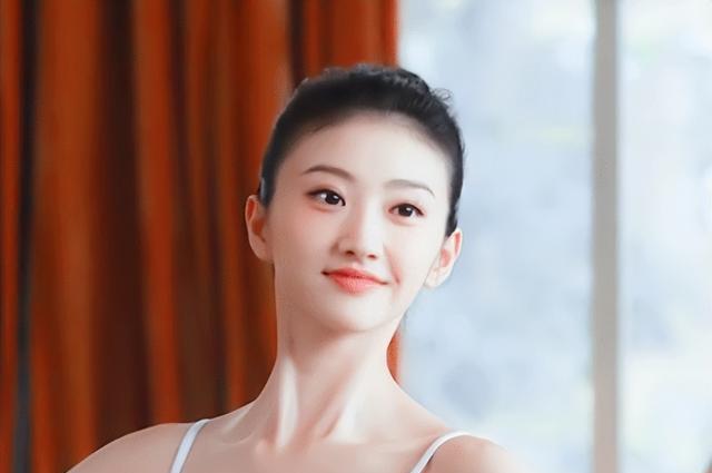 双眼皮别乱割，从景甜到戚薇，这些明星的“后遗症”出来了