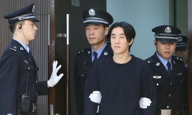 没想到，2023年7月刚过，69岁的成龙以这样的方式，败光观众缘