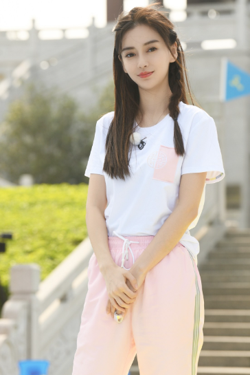 Angelababy，清纯甜美，初中时期的美丽