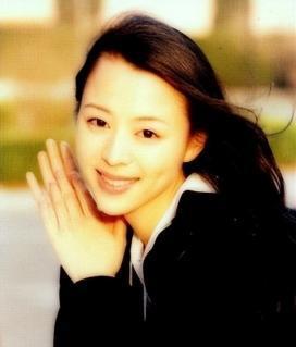 事实证明，被“导演太太团封杀”的张静初，早已走上了另一条大道