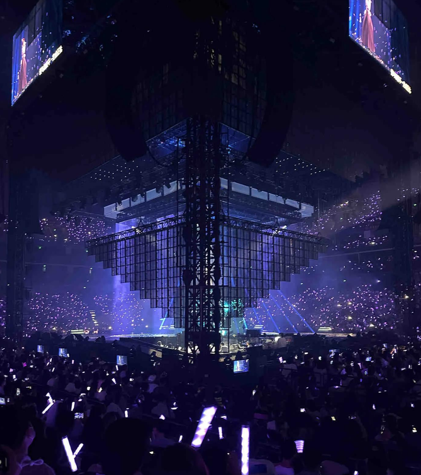 梁静茹|梁静茹演唱会微微翻车!歌迷花1500全程看柱子,当场喊退票!