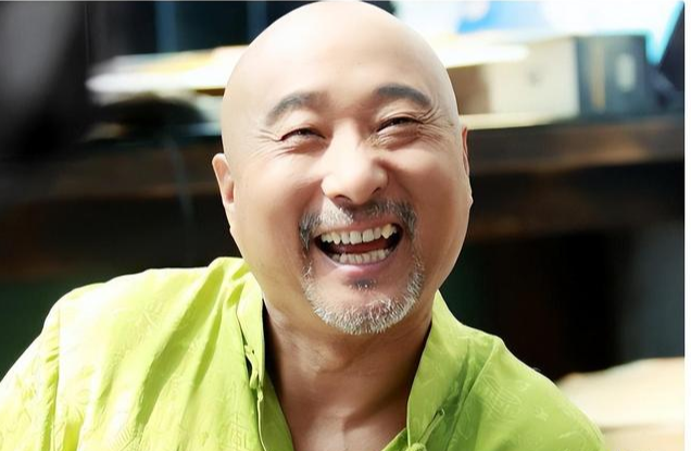 2024年春晚成了杂货铺?明星嘉宾引热议,看来今年的电费又省下了