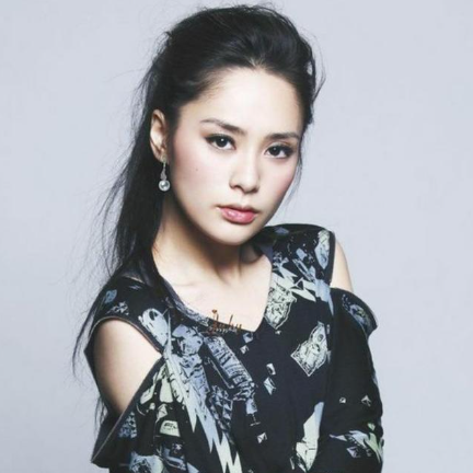 阿娇|阿娇受伤照片曝光，头部缝了数十针躺在手术台上却很坚强，容祖儿全程陪伴