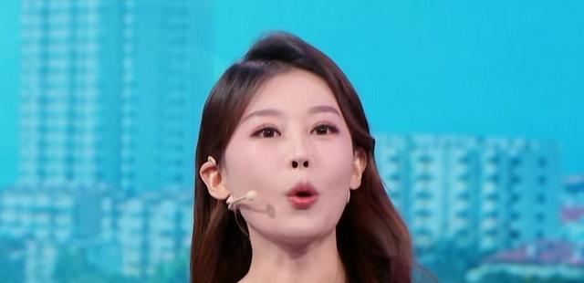 女主持参加《主持人大赛》,身材一流,颜值一流,主持也是亦如此