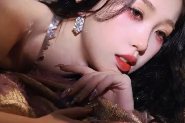 美甲 夏天到了，做唯美的美甲，让自己也变得活力起来吧