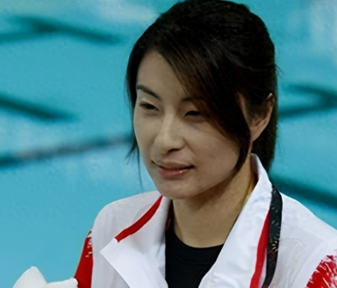 深扒郭晶晶“幕后”：原来霍震霆没有撒谎，真是的霍家“高攀”了